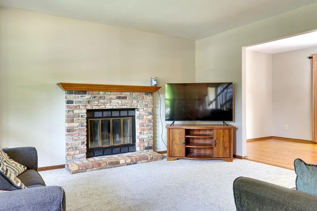 3205 CLOVE Drive, Madison, WI 53704