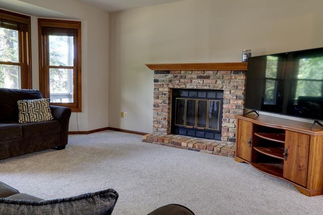 3205 CLOVE Drive, Madison, WI 53704