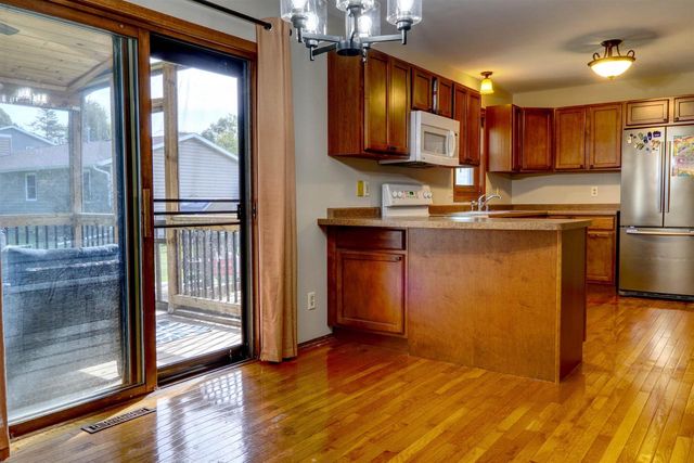 3205 CLOVE Drive, Madison, WI 53704