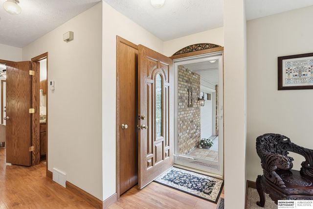 102 Lafayette Lane, Bellevue, NE 68005