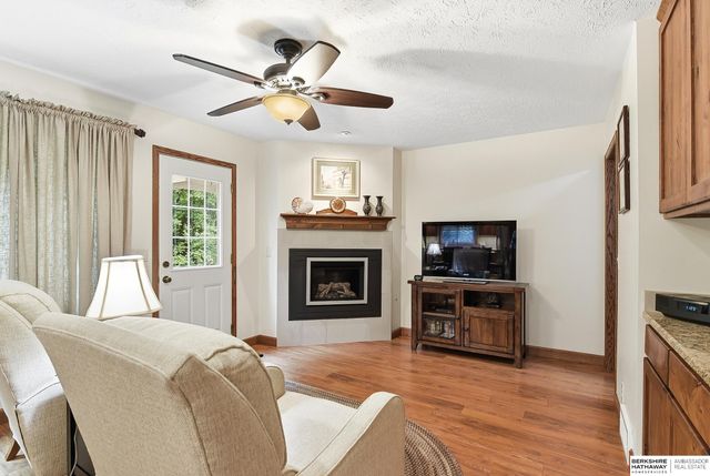 102 Lafayette Lane, Bellevue, NE 68005
