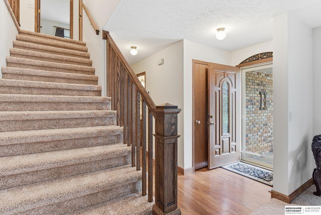102 Lafayette Lane, Bellevue, NE 68005