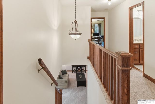 102 Lafayette Lane, Bellevue, NE 68005
