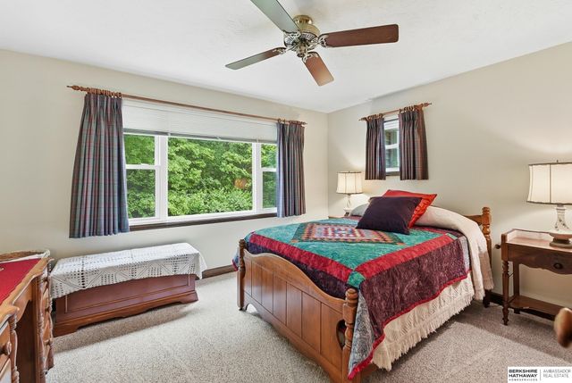 102 Lafayette Lane, Bellevue, NE 68005
