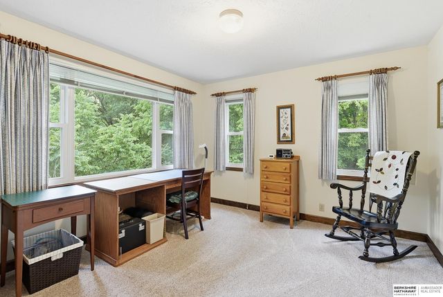 102 Lafayette Lane, Bellevue, NE 68005