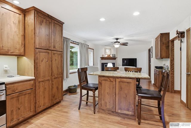 102 Lafayette Lane, Bellevue, NE 68005
