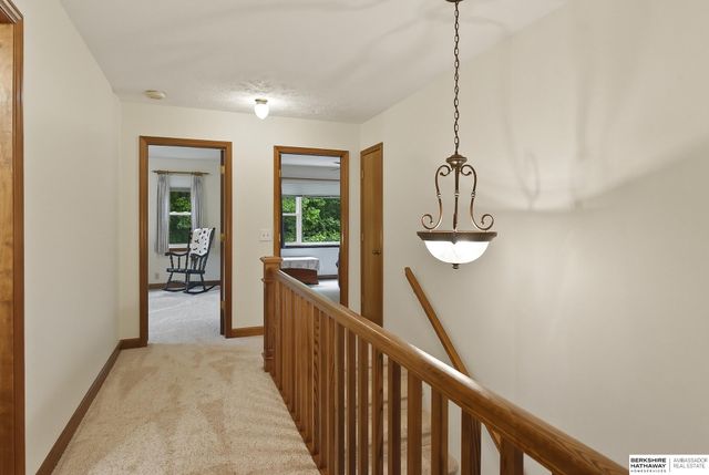 102 Lafayette Lane, Bellevue, NE 68005