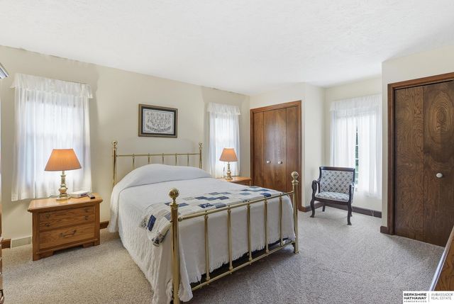 102 Lafayette Lane, Bellevue, NE 68005