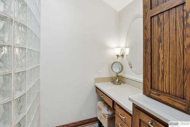 102 Lafayette Lane, Bellevue, NE 68005