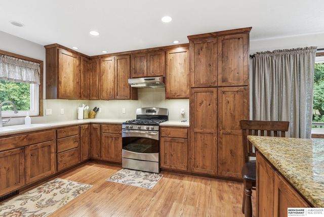 102 Lafayette Lane, Bellevue, NE 68005