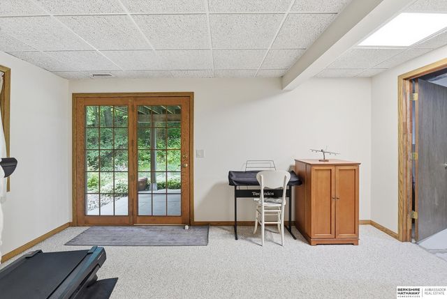 102 Lafayette Lane, Bellevue, NE 68005
