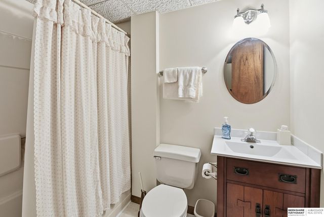 102 Lafayette Lane, Bellevue, NE 68005