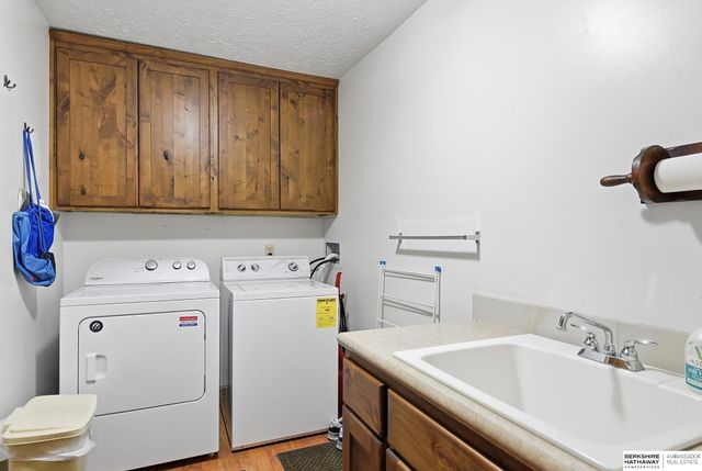 102 Lafayette Lane, Bellevue, NE 68005