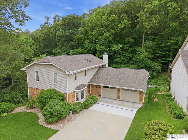102 Lafayette Lane, Bellevue, NE 68005
