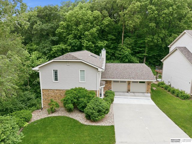 102 Lafayette Lane, Bellevue, NE 68005