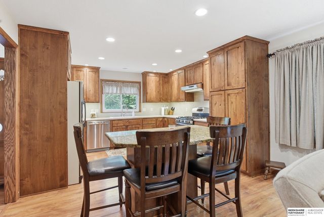 102 Lafayette Lane, Bellevue, NE 68005