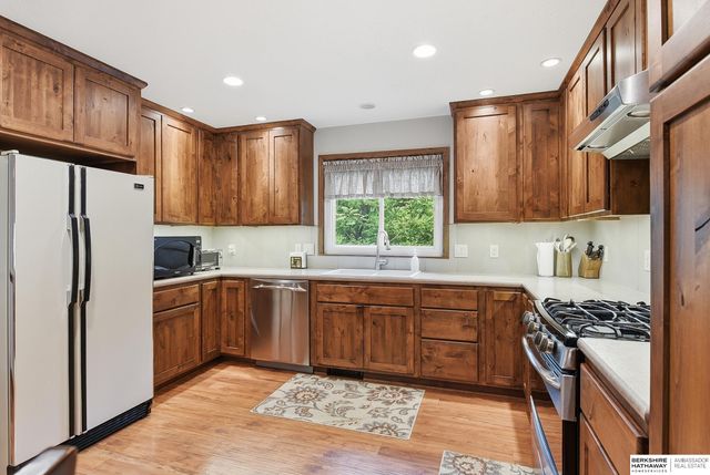 102 Lafayette Lane, Bellevue, NE 68005