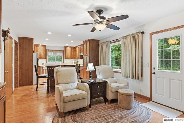 102 Lafayette Lane, Bellevue, NE 68005