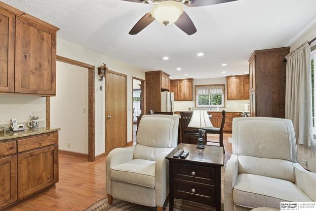 102 Lafayette Lane, Bellevue, NE 68005