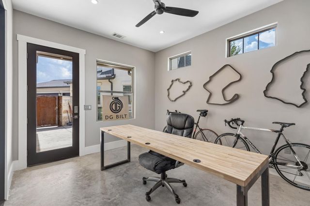 408 Old Pecan LN, Leander, TX 78641