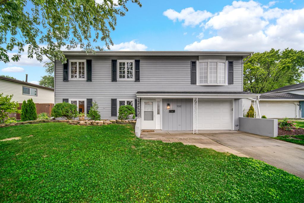 132 Lexington Drive, Dyer, IN 46311
