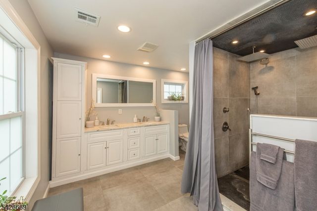 29 Van Duyne Ave, Wayne Twp., NJ 07470