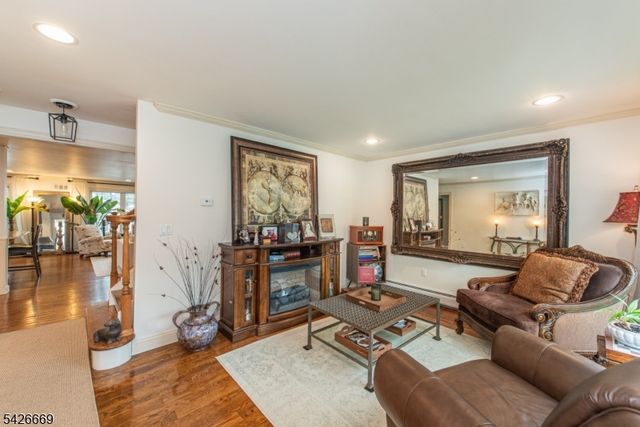 29 Van Duyne Ave, Wayne Twp., NJ 07470