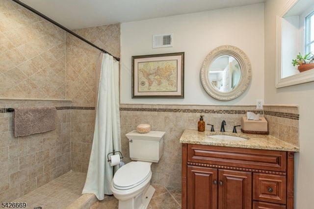 29 Van Duyne Ave, Wayne Twp., NJ 07470