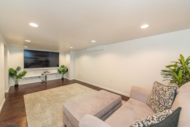 29 Van Duyne Ave, Wayne Twp., NJ 07470
