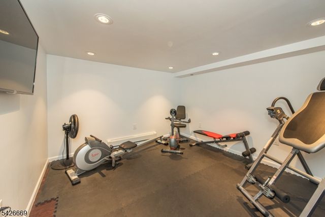 29 Van Duyne Ave, Wayne Twp., NJ 07470