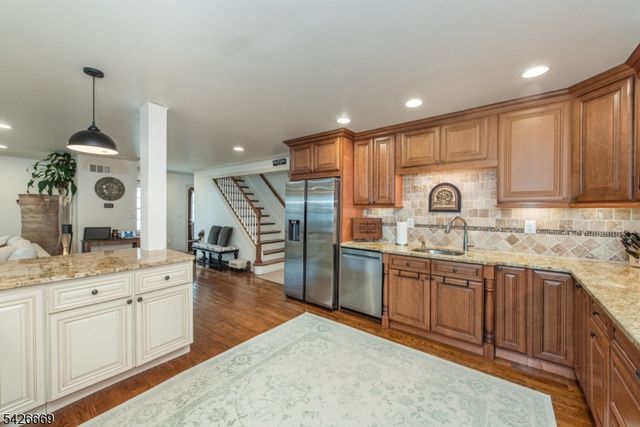 29 Van Duyne Ave, Wayne Twp., NJ 07470
