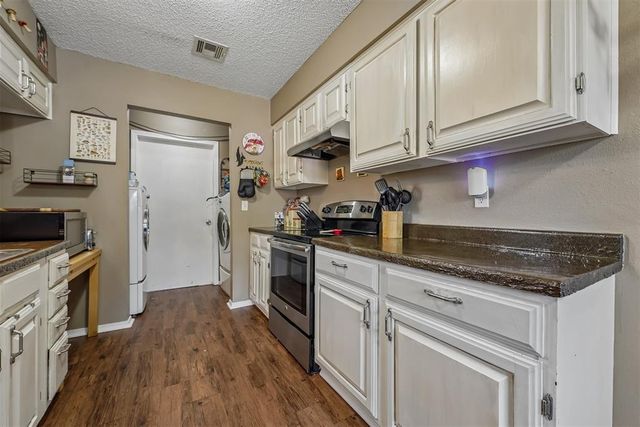 8005 Wilshire Hills Drive, Oklahoma City, OK 73132