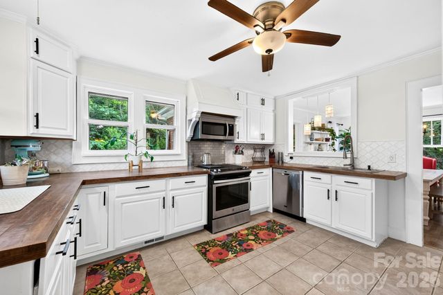 29 Chance Cove Lane, Asheville, NC 28806