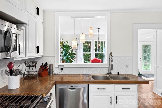 29 Chance Cove Lane, Asheville, NC 28806