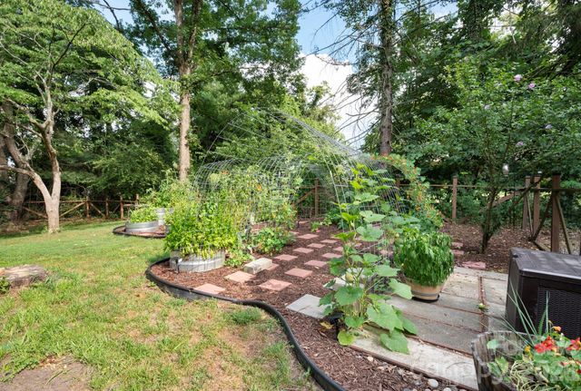 29 Chance Cove Lane, Asheville, NC 28806
