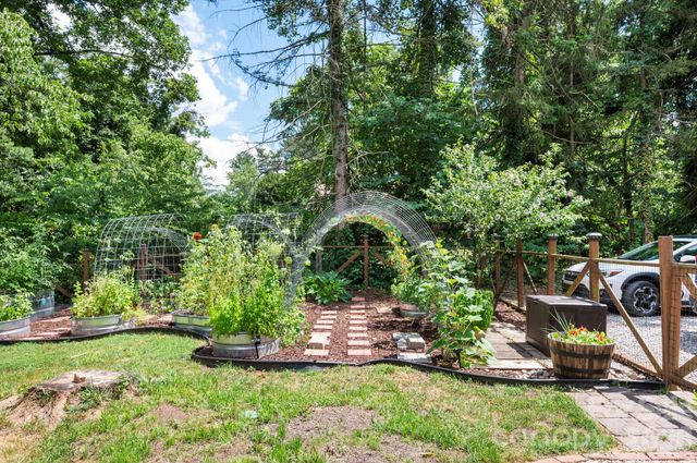 29 Chance Cove Lane, Asheville, NC 28806