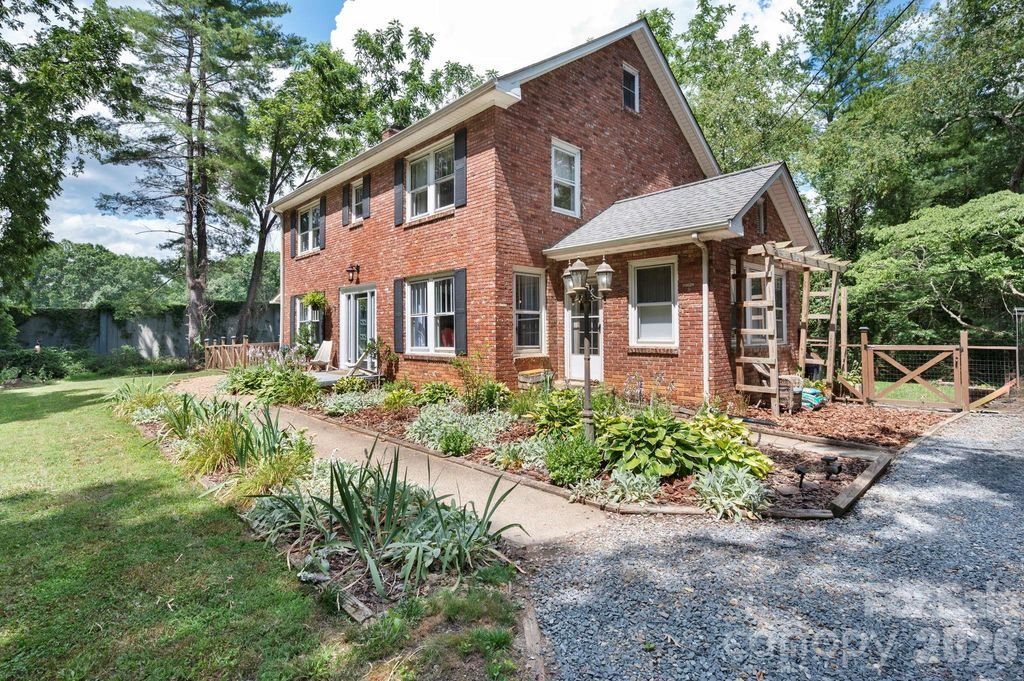 29 Chance Cove Lane, Asheville, NC 28806
