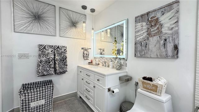 6471 NW 41st Ter, Coconut Creek, FL 33073