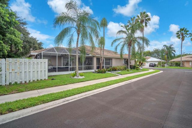 6471 NW 41st Ter, Coconut Creek, FL 33073