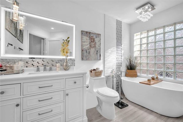 6471 NW 41st Ter, Coconut Creek, FL 33073