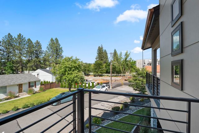 8928 E South Riverway Ave, Millwood, WA 99212