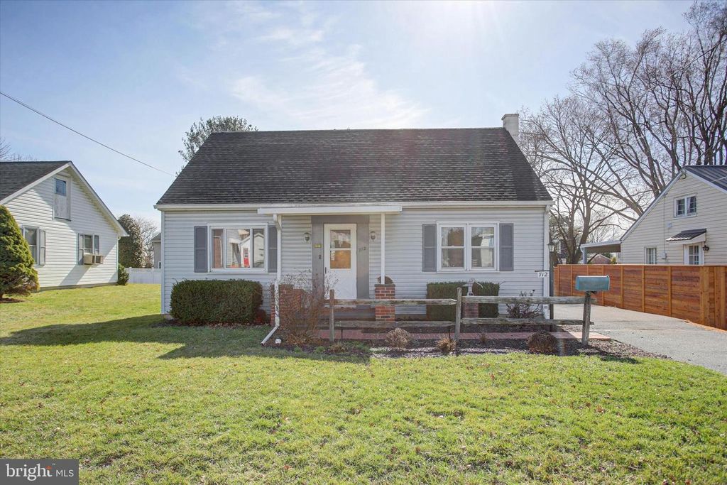 712 STANLEY AVENUE, Chambersburg, PA 17201