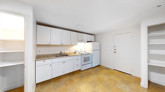 175 W. Wyoming Ave. 41, Melrose, MA 02176