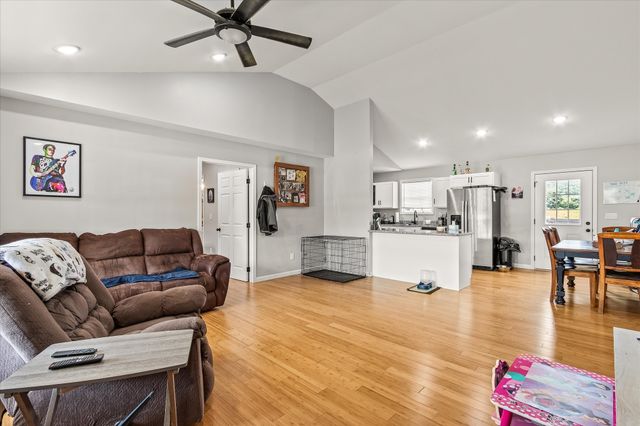 2190 Sullivan Knowles Rd, Sparta, TN 38583