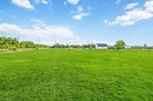 8907 County Road 511, Rosharon, TX 77583