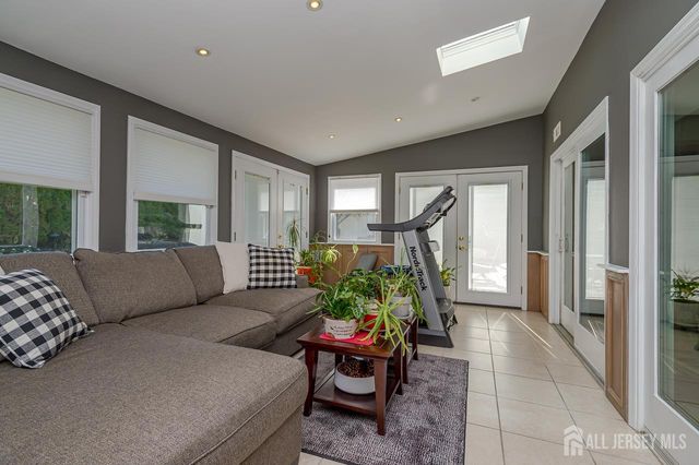 38 Holly Drive, Sayreville, NJ 08859