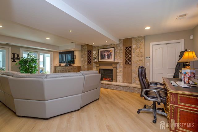 38 Holly Drive, Sayreville, NJ 08859