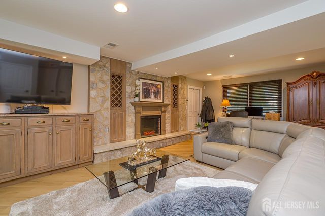 38 Holly Drive, Sayreville, NJ 08859