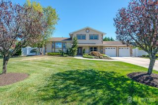 38 Holly Drive, Sayreville, NJ 08859