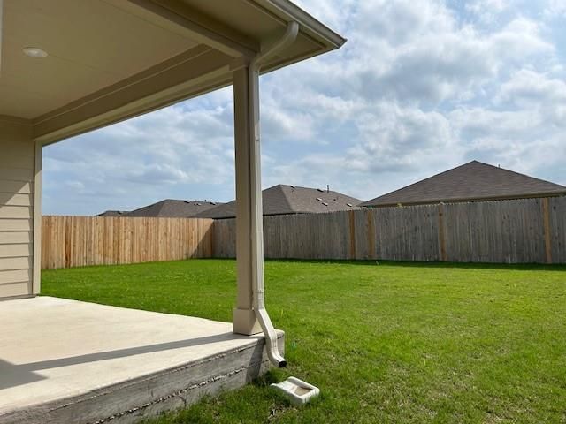 311 Darwin PL, Lockhart, TX 78644